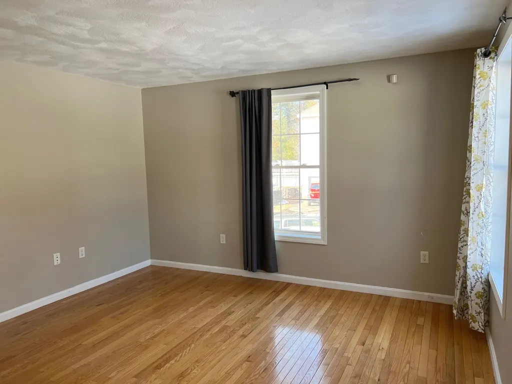 14 Moeckel Road Windham NH 03087