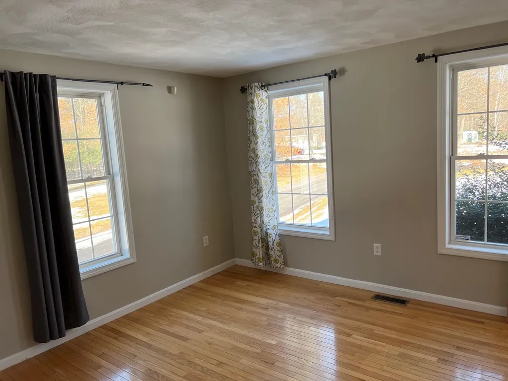 14 Moeckel Road Windham NH 03087