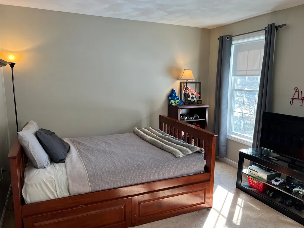 14 Moeckel Road Windham NH 03087