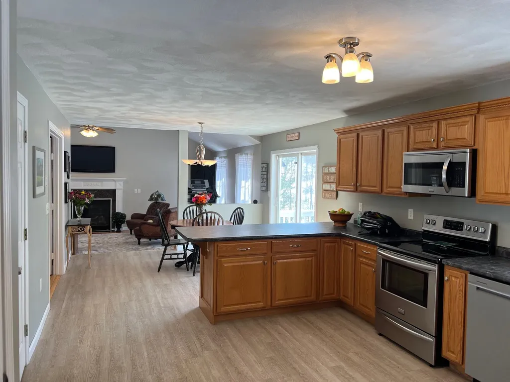 14 Moeckel Road Windham NH 03087
