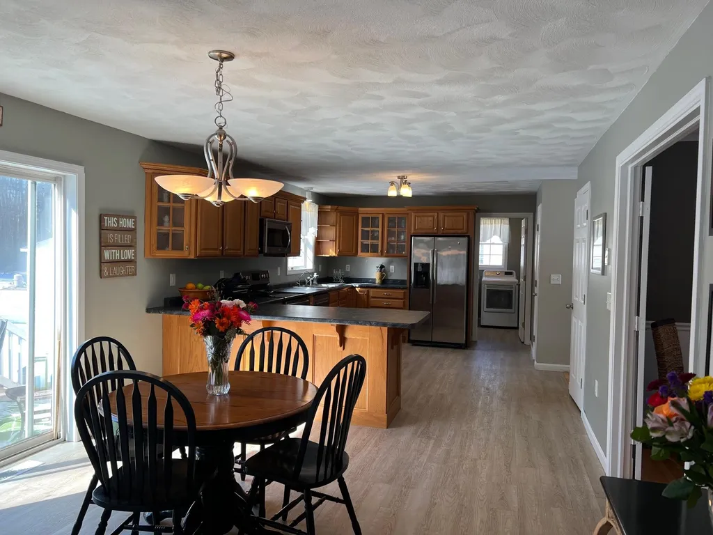 14 Moeckel Road Windham NH 03087