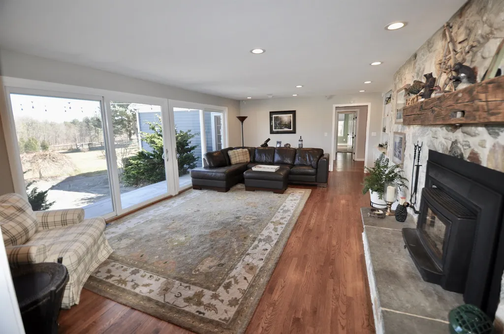 146 Dow Road Hollis NH 03049