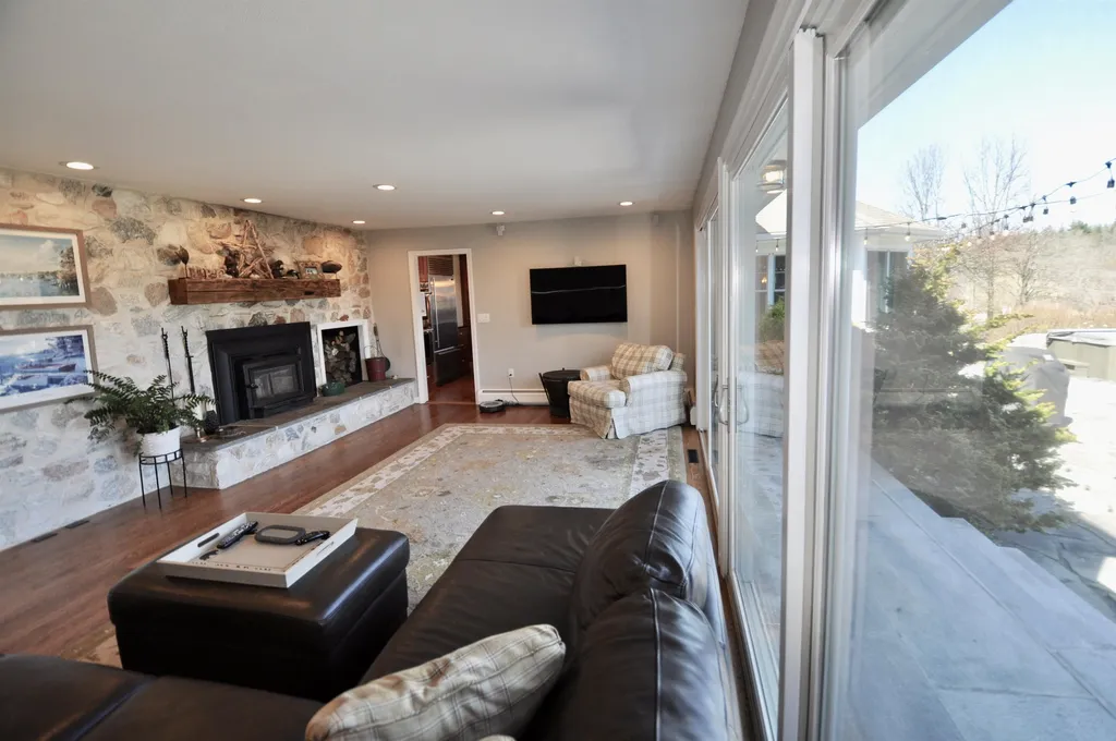 146 Dow Road Hollis NH 03049