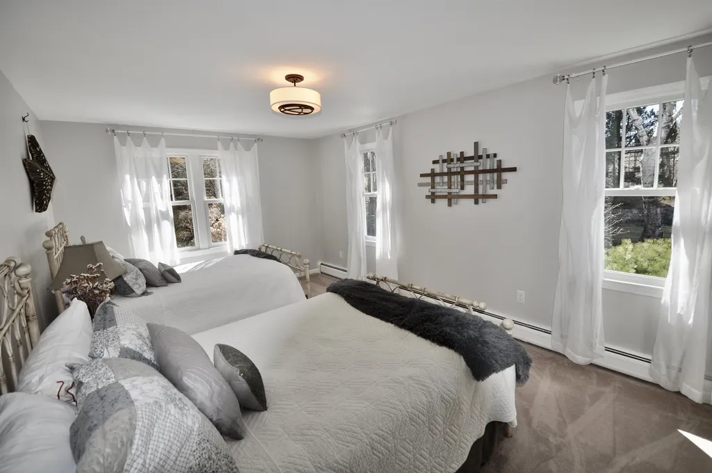 146 Dow Road Hollis NH 03049