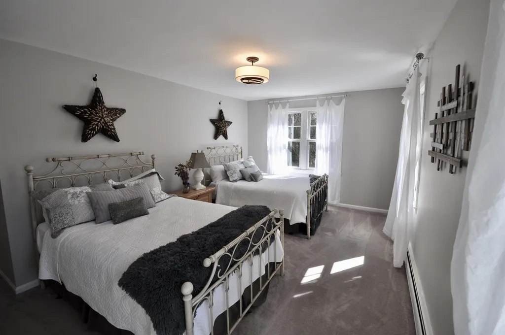 146 Dow Road Hollis NH 03049