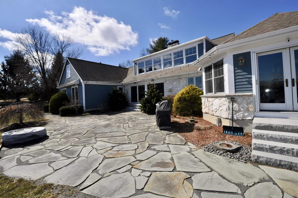 146 Dow Road Hollis NH 03049