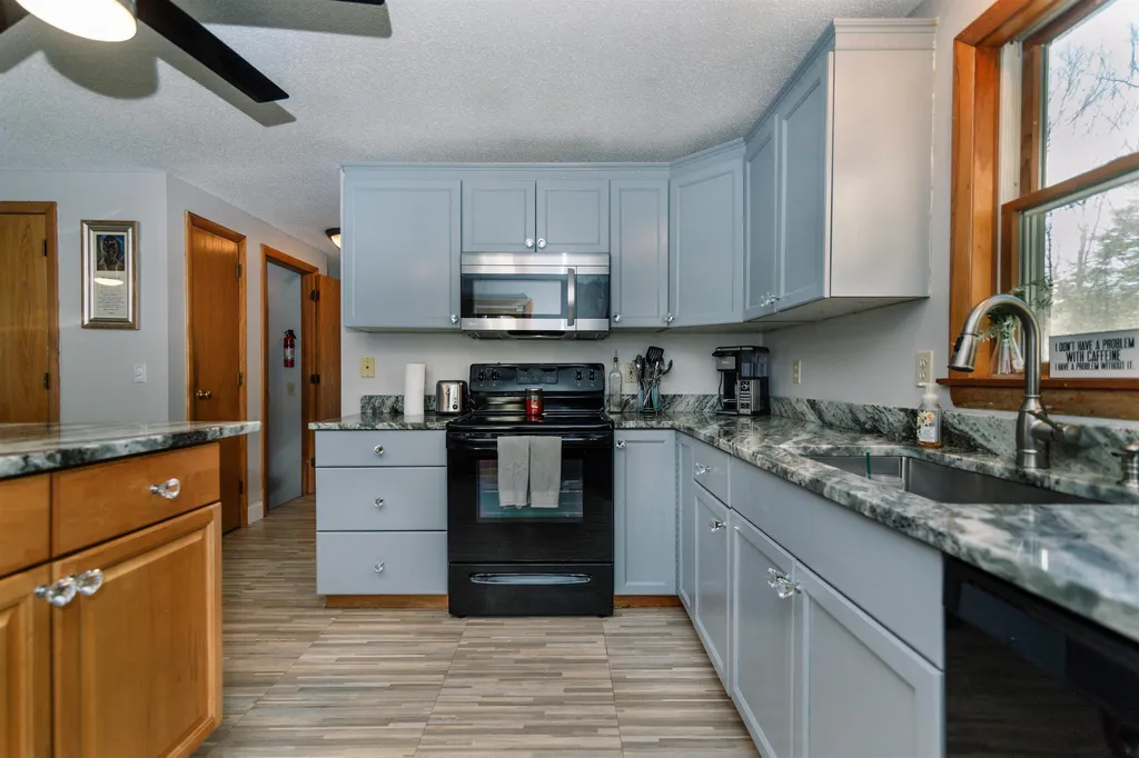 3 Tartan Court Danville NH 03819