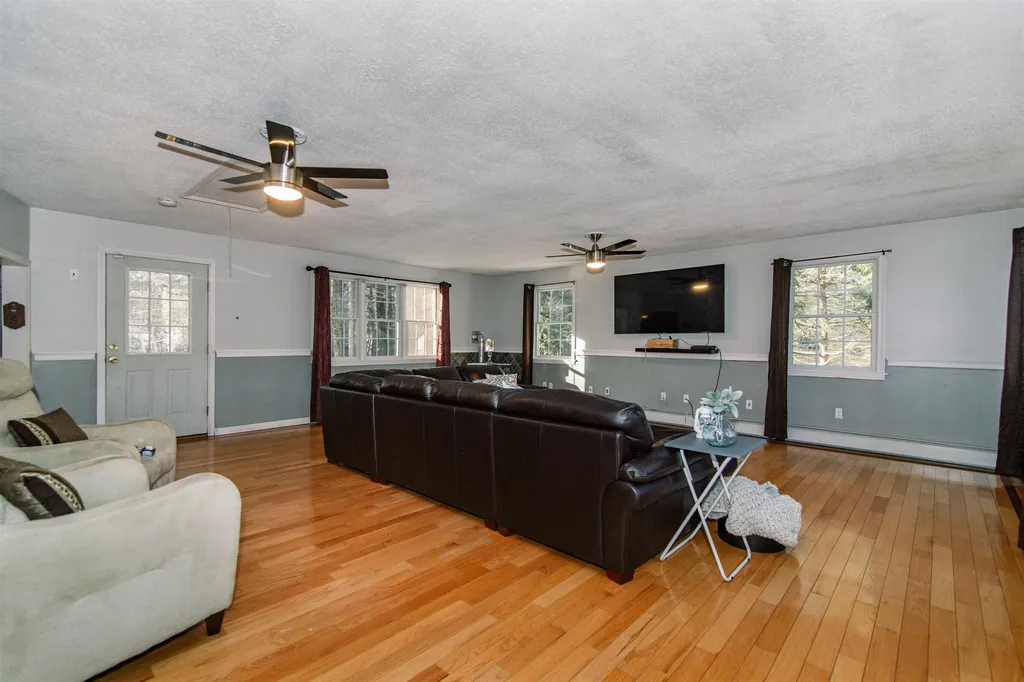 3 Tartan Court Danville NH 03819