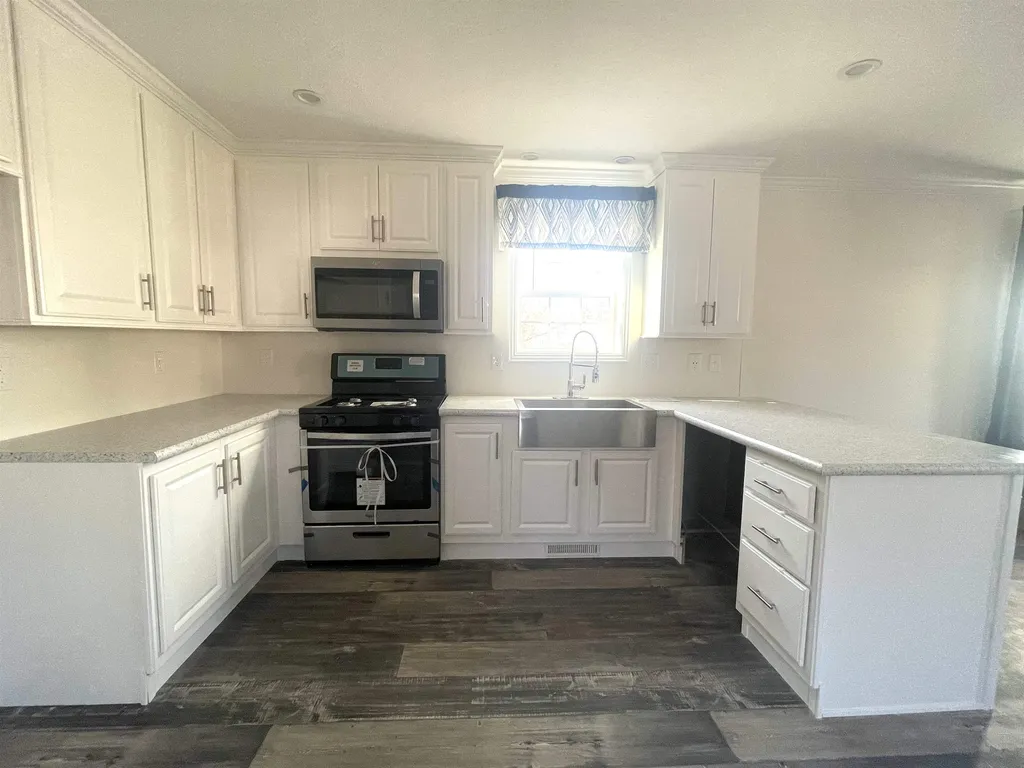 10 Titan Lane Greenville NH 03048
