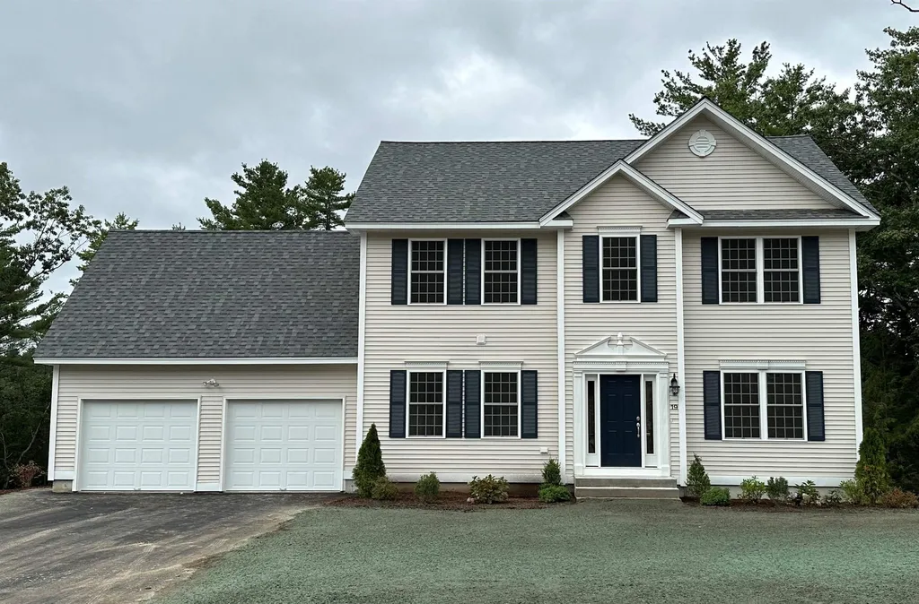 19 Huntington Ridge Road Bedford NH 03110