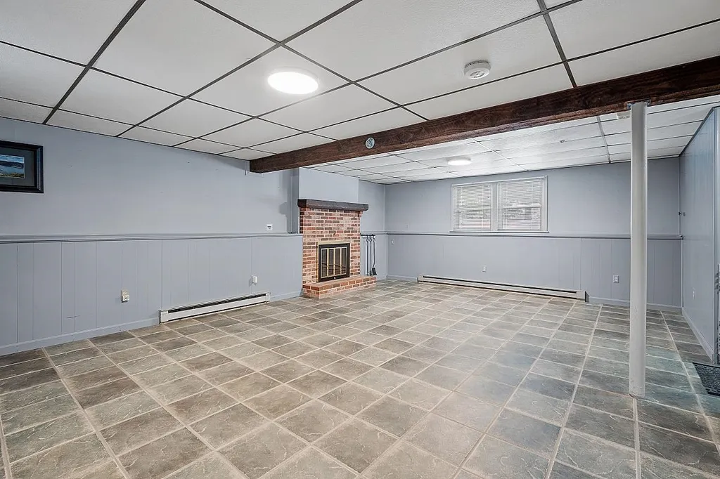 11 Dattillo Road Derry NH 03038