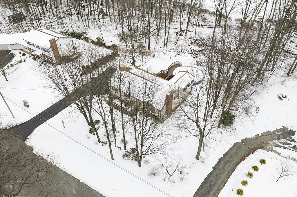 11 Dattillo Road Derry NH 03038