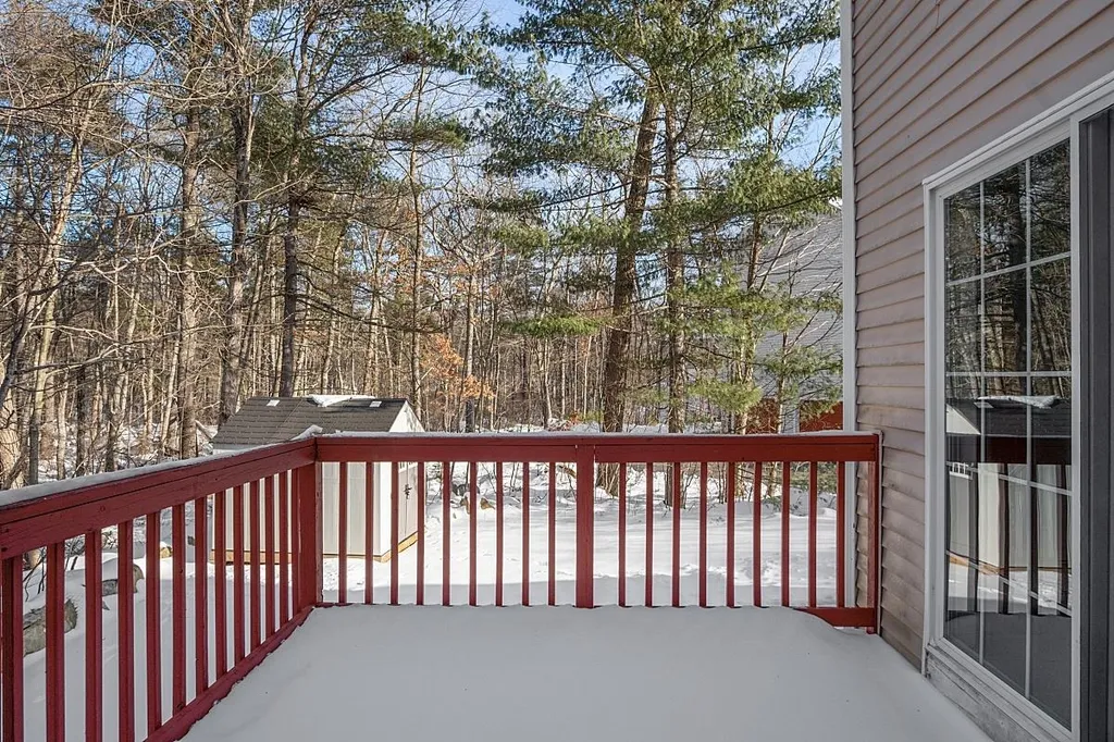 12 Dove Road Hooksett NH 03106