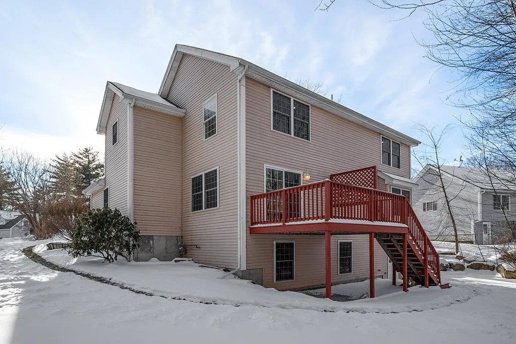12 Dove Road Hooksett NH 03106