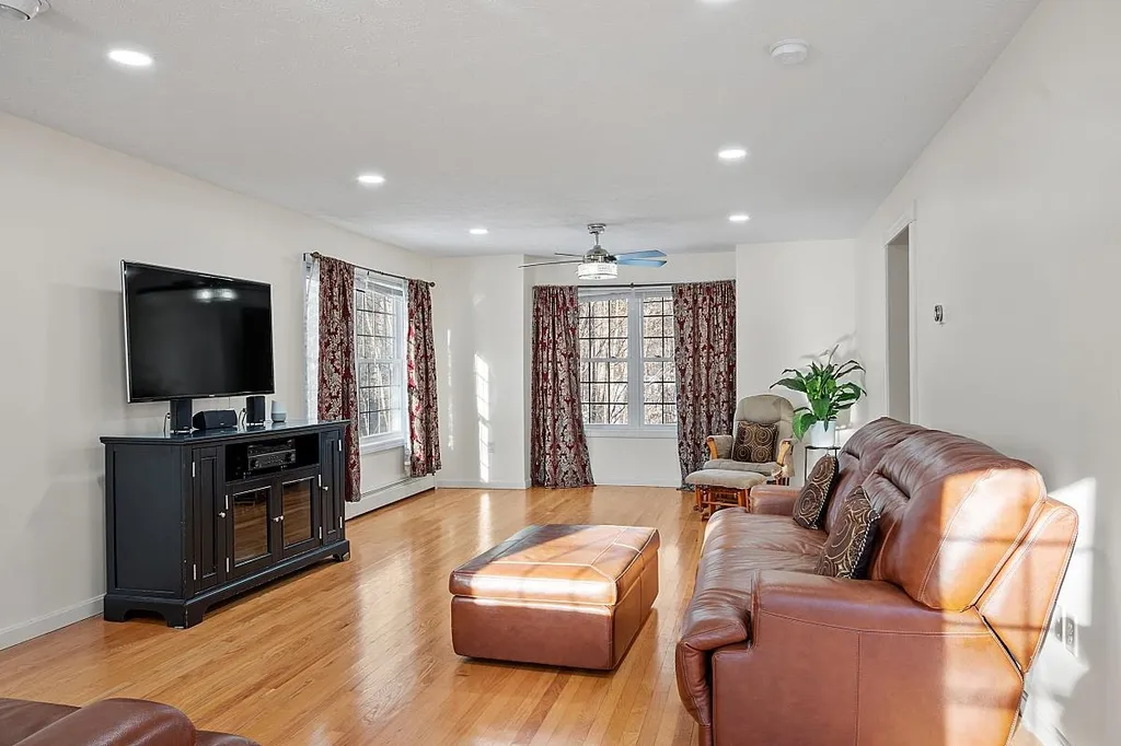 12 Dove Road Hooksett NH 03106