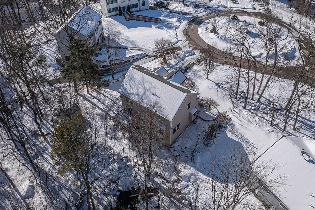 12 Dove Road Hooksett NH 03106