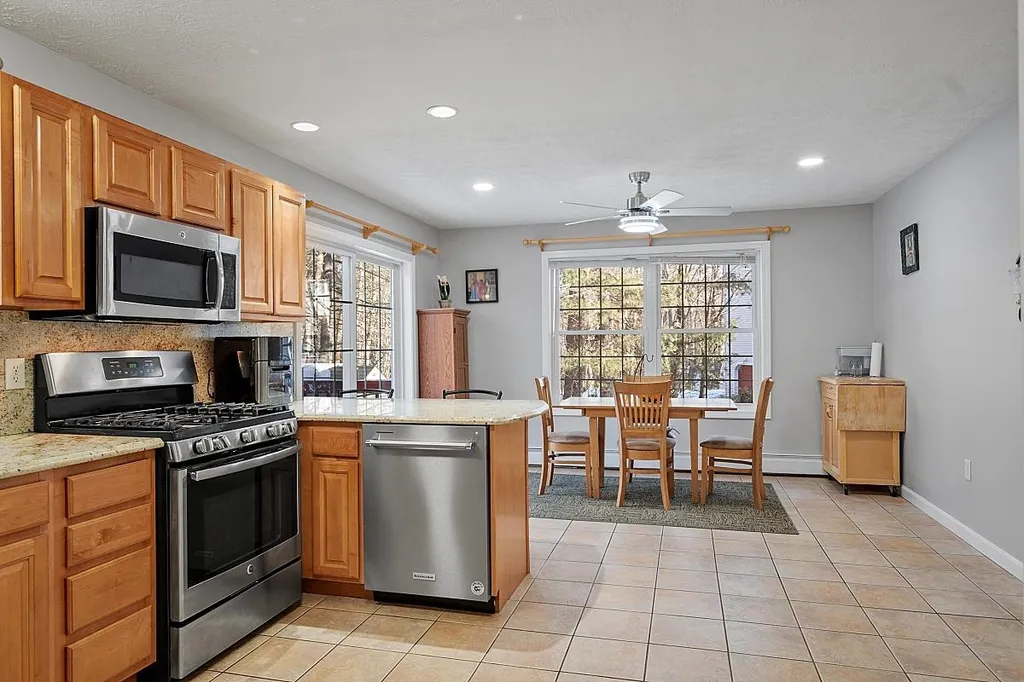 12 Dove Road Hooksett NH 03106