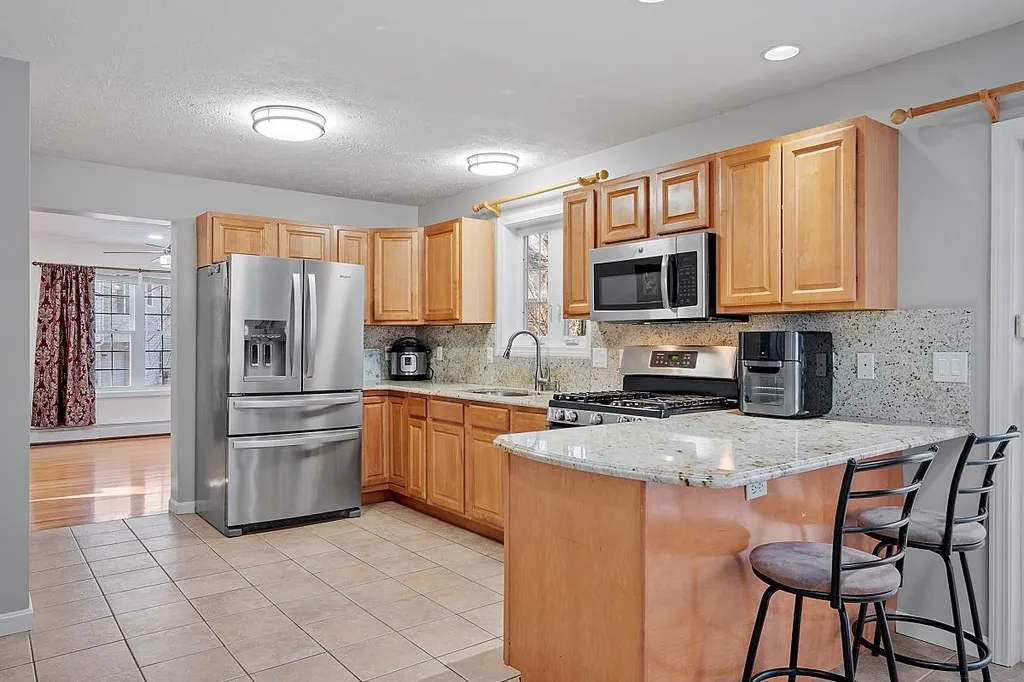 12 Dove Road Hooksett NH 03106