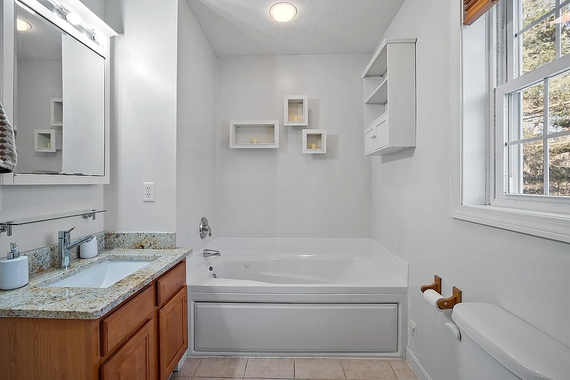 12 Dove Road Hooksett NH 03106