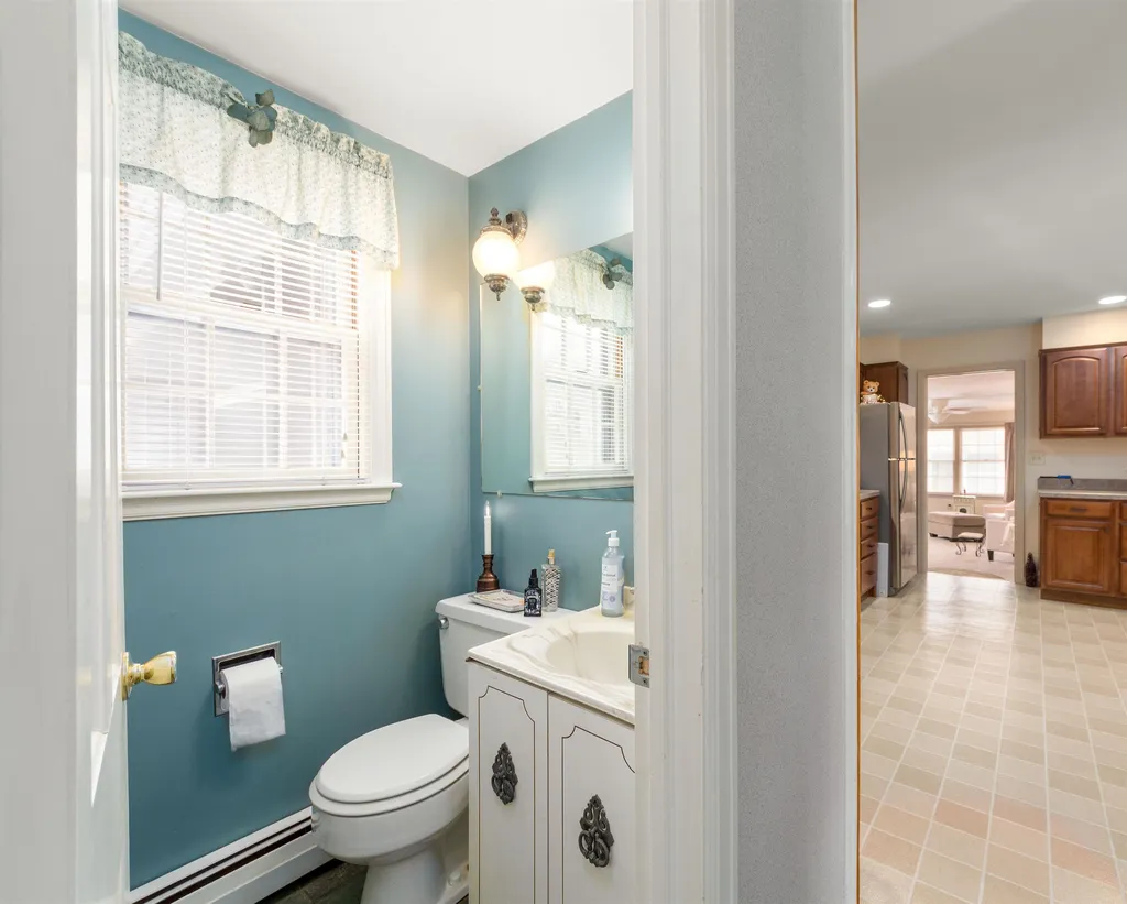 15 Woodridge Drive Burlington VT 05408
