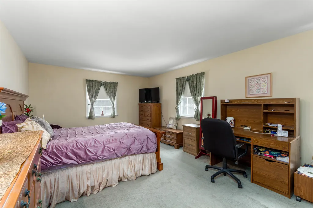 15 Woodridge Drive Burlington VT 05408