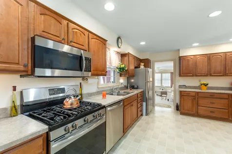 15 Woodridge Drive Burlington VT 05408