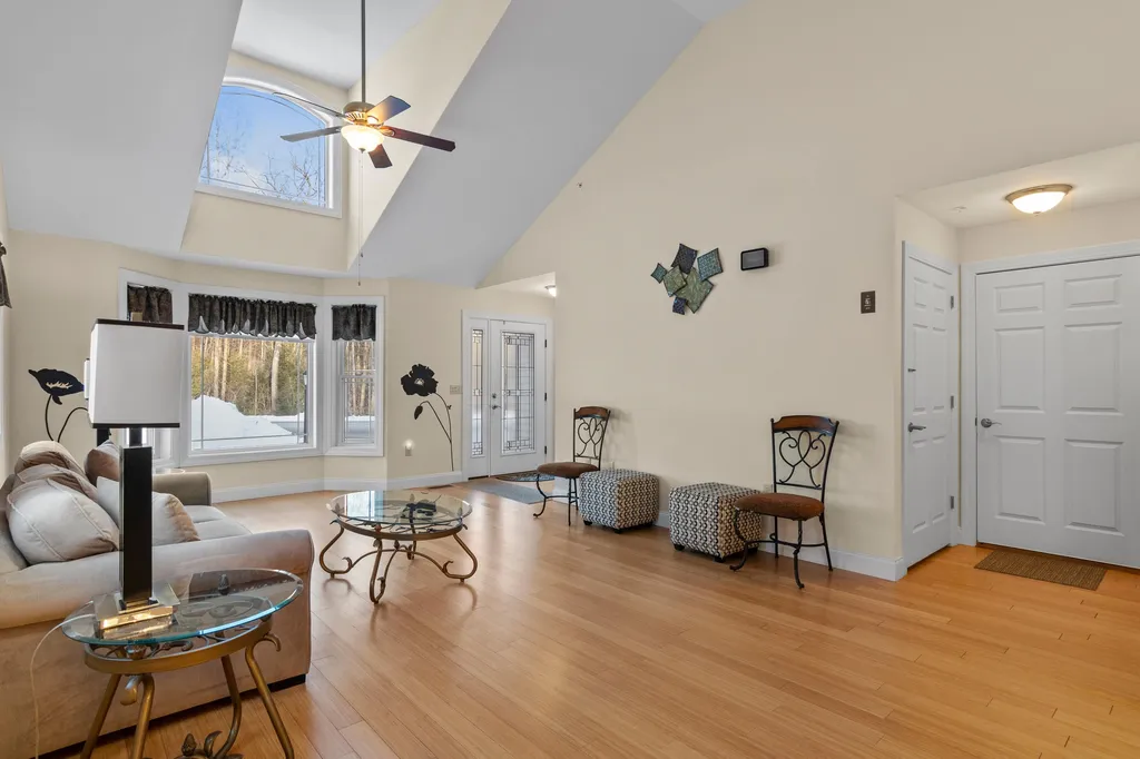 8r Indian Hill Road Derry NH 03038