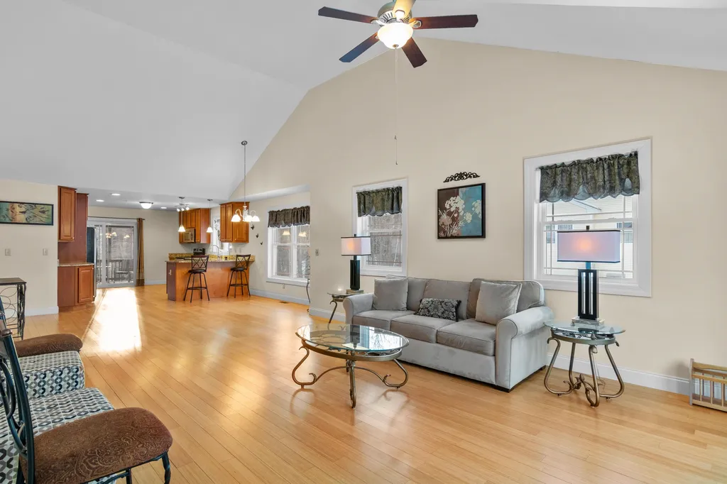 8r Indian Hill Road Derry NH 03038