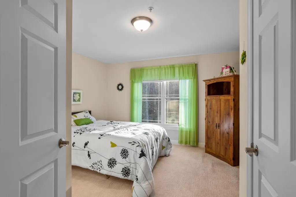 8r Indian Hill Road Derry NH 03038
