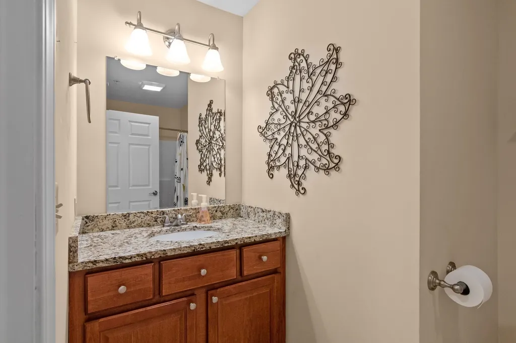 8r Indian Hill Road Derry NH 03038