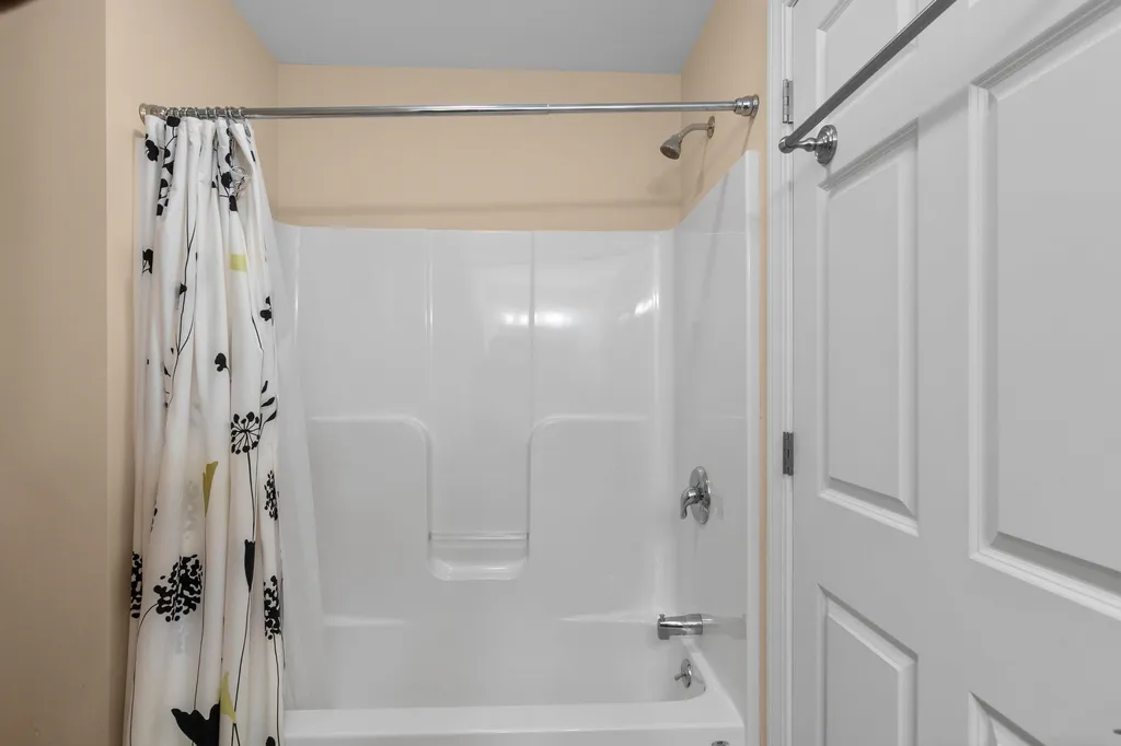 8r Indian Hill Road Derry NH 03038