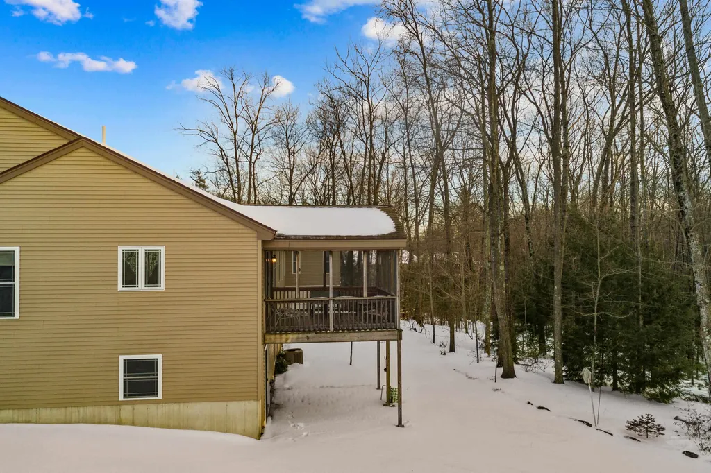 8r Indian Hill Road Derry NH 03038