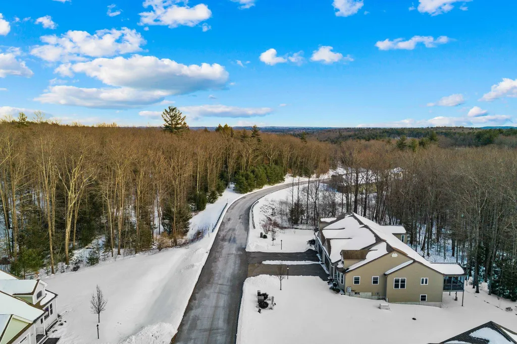 8r Indian Hill Road Derry NH 03038