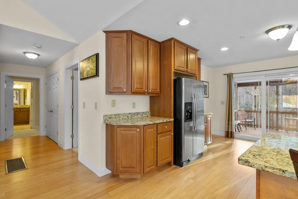 8r Indian Hill Road Derry NH 03038