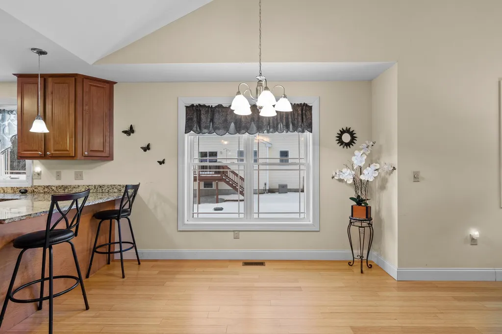 8r Indian Hill Road Derry NH 03038