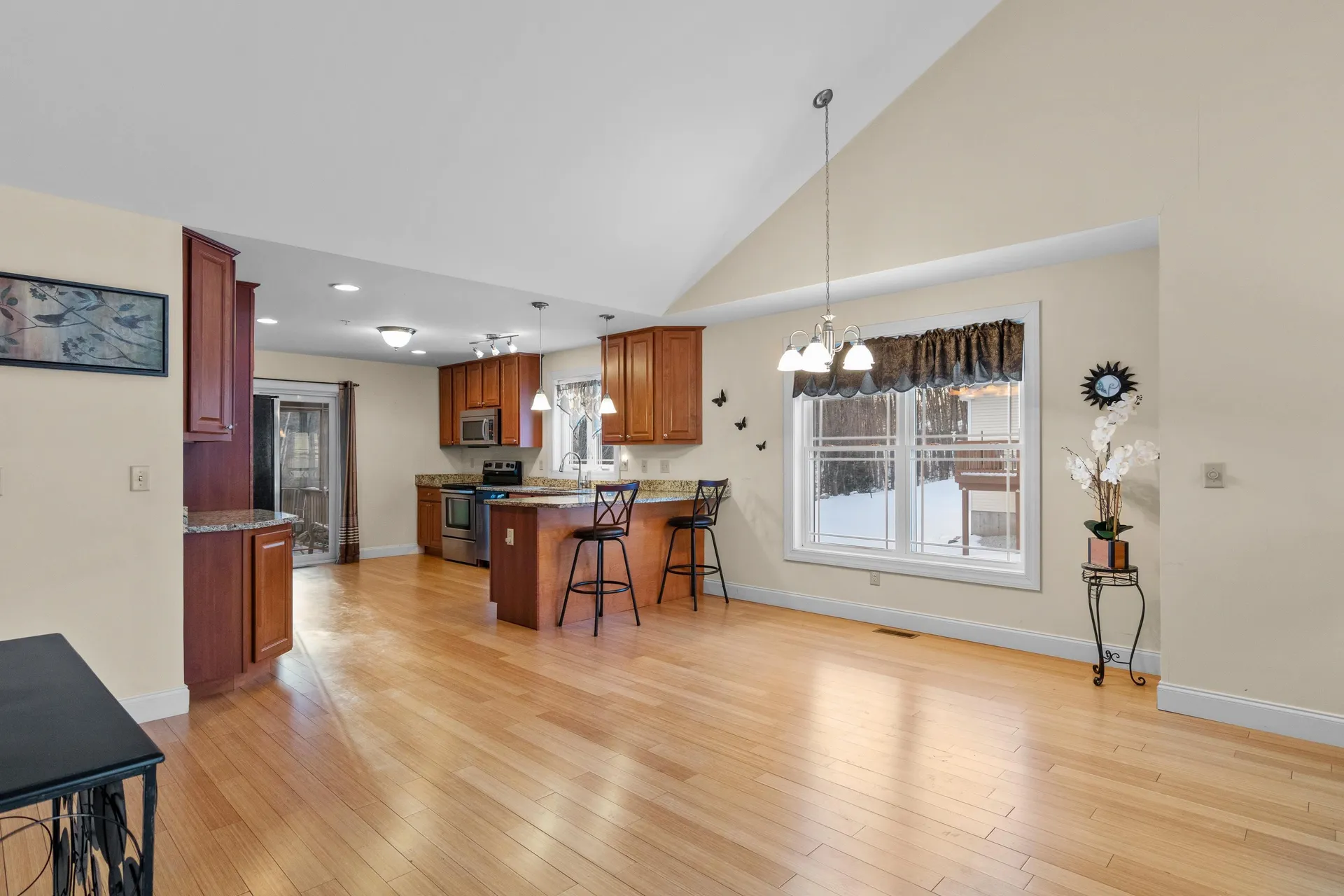 8r Indian Hill Road Derry NH 03038