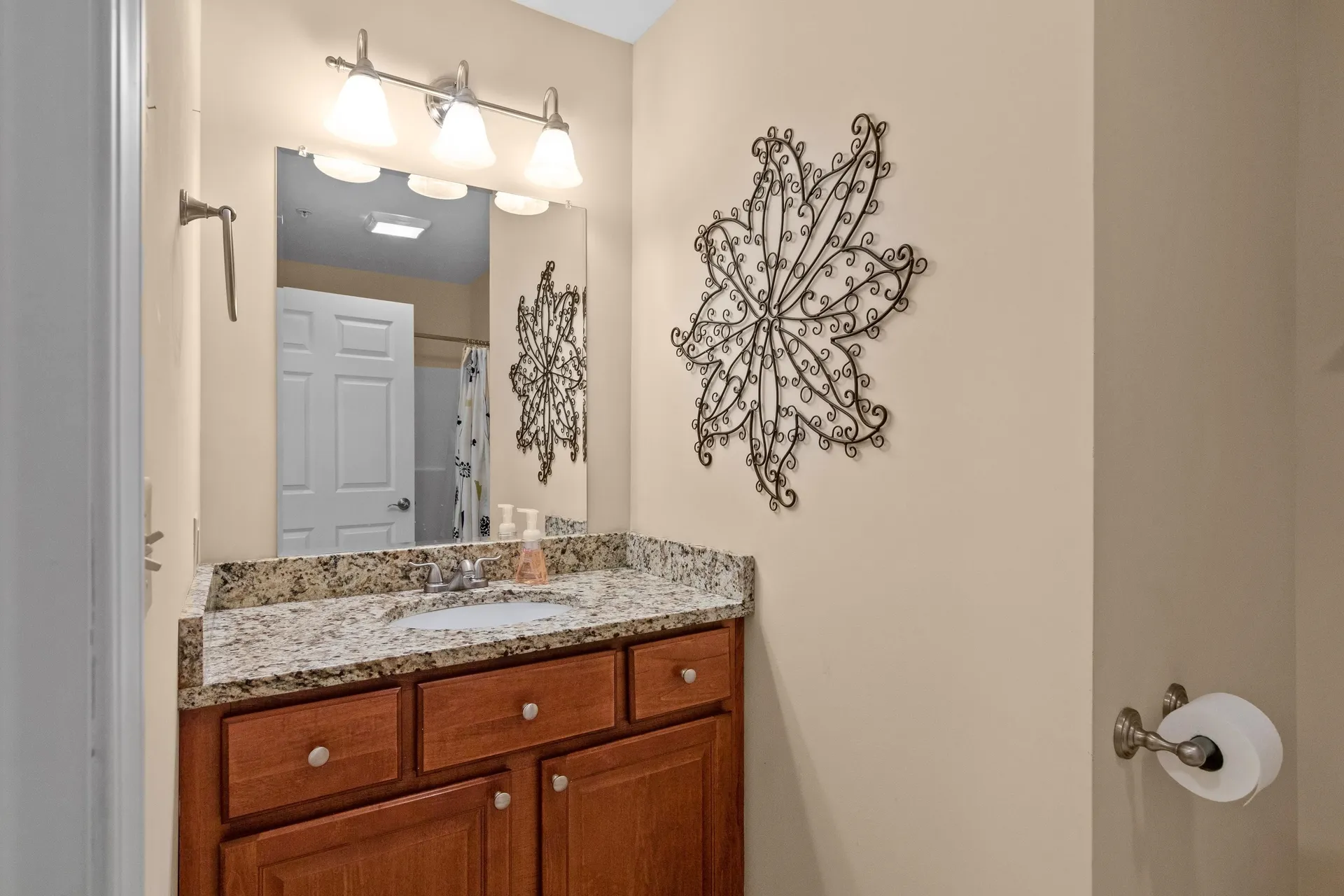 8r Indian Hill Road Derry NH 03038