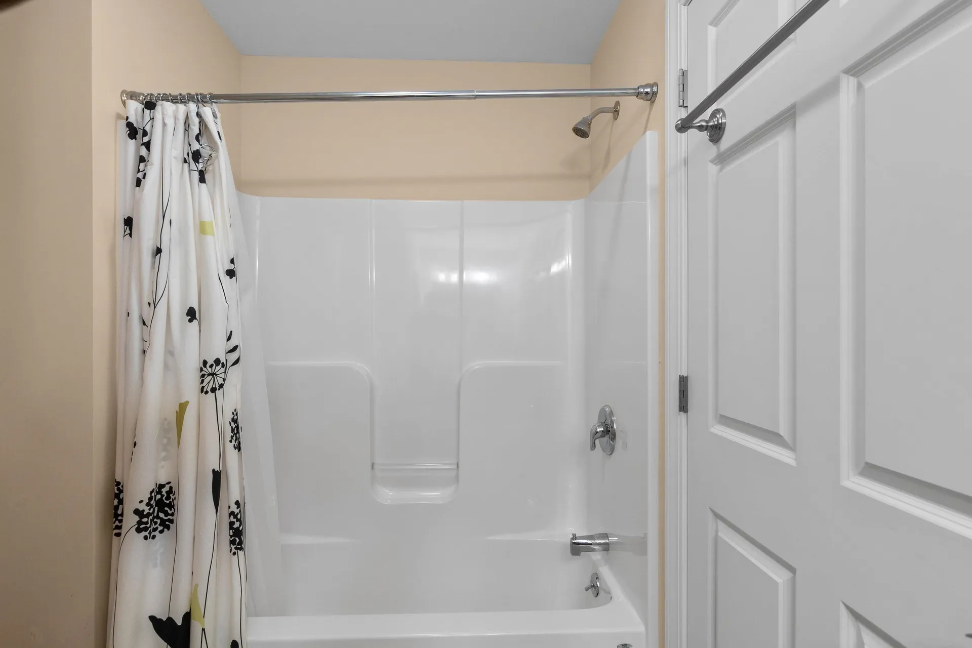8r Indian Hill Road Derry NH 03038