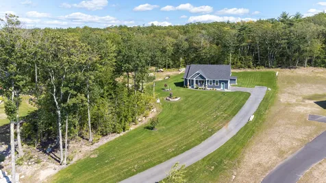 22 Kendall Lane Raymond NH 03077