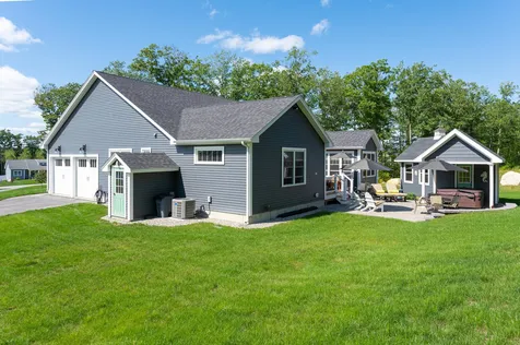 22 Kendall Lane Raymond NH 03077