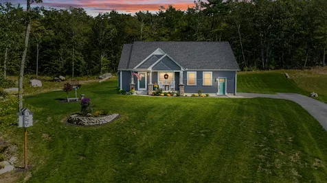 22 Kendall Lane Raymond NH 03077