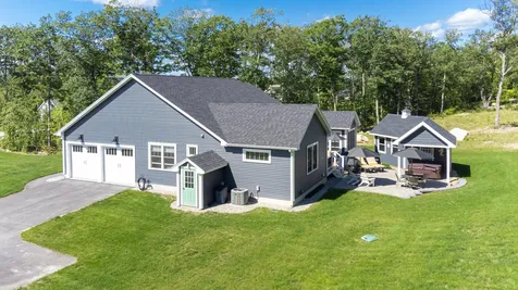 22 Kendall Lane Raymond NH 03077