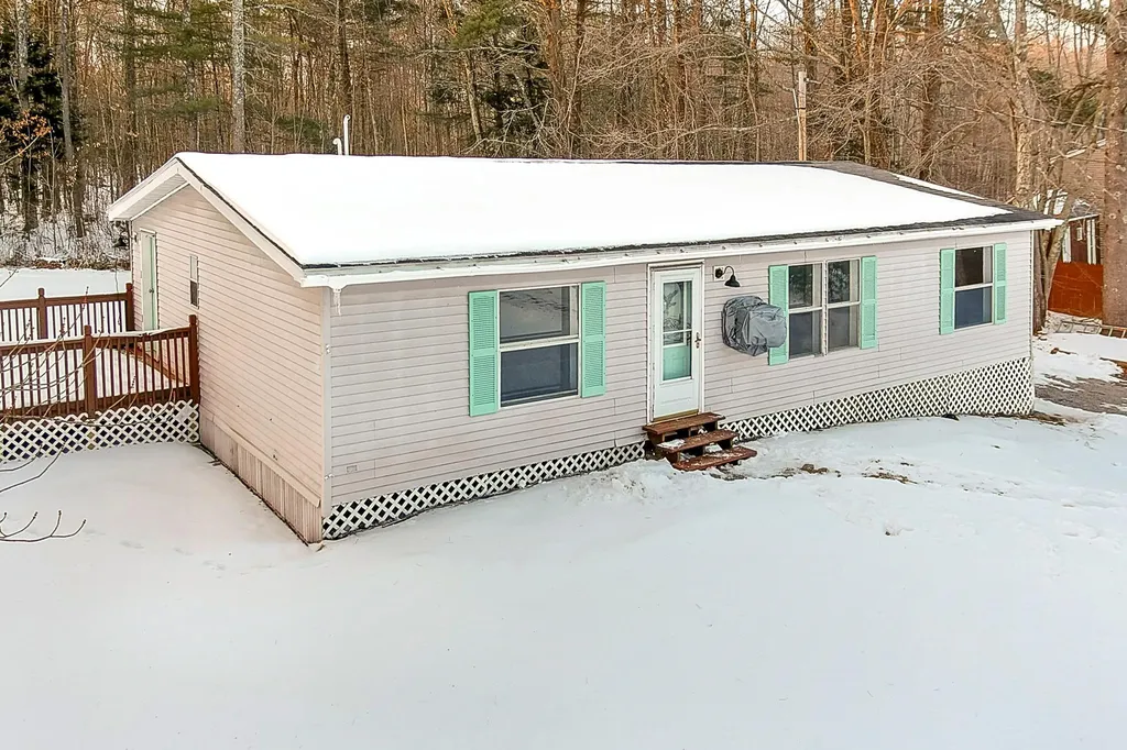 12 Roy Street Raymond NH 03077