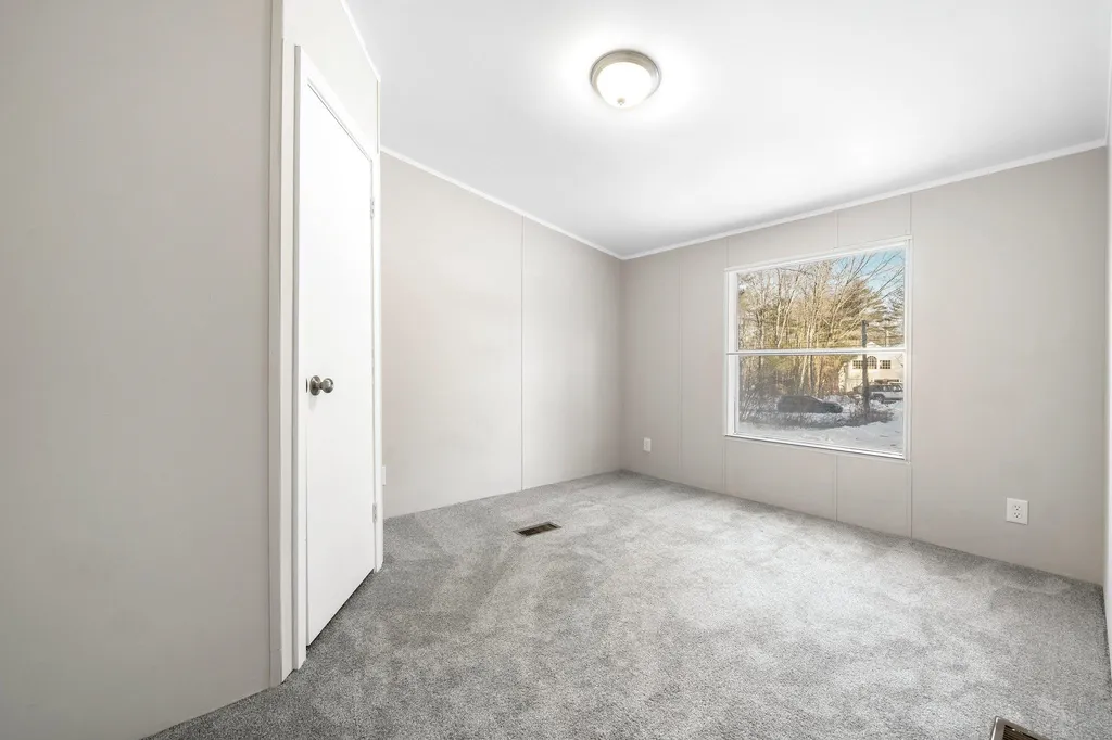 12 Roy Street Raymond NH 03077