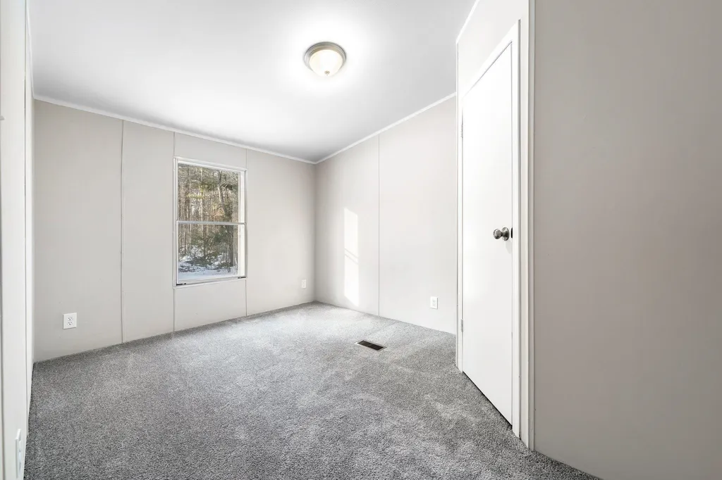 12 Roy Street Raymond NH 03077