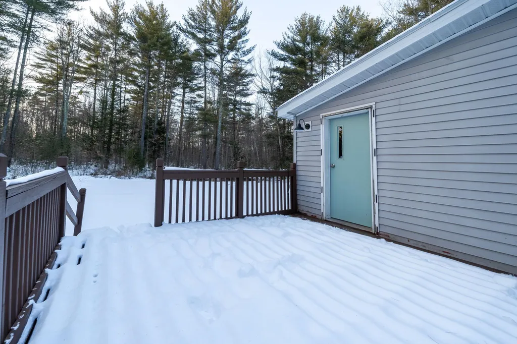 12 Roy Street Raymond NH 03077