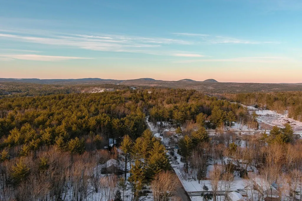 12 Roy Street Raymond NH 03077