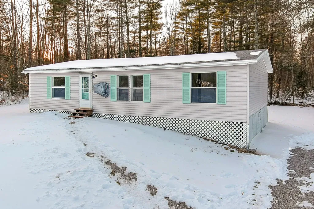 12 Roy Street Raymond NH 03077