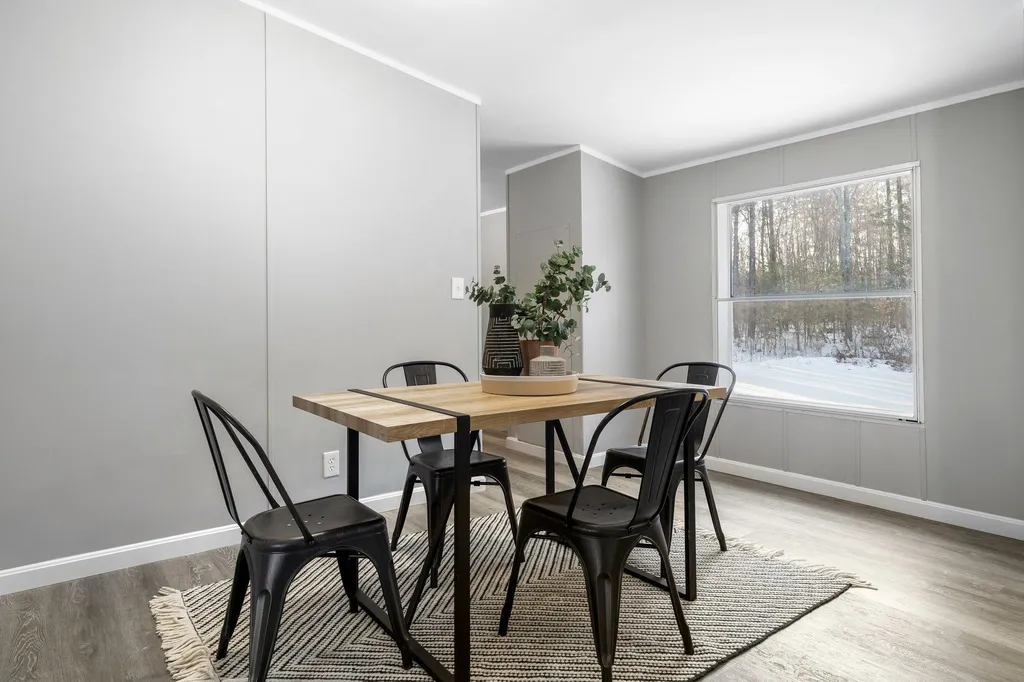 12 Roy Street Raymond NH 03077