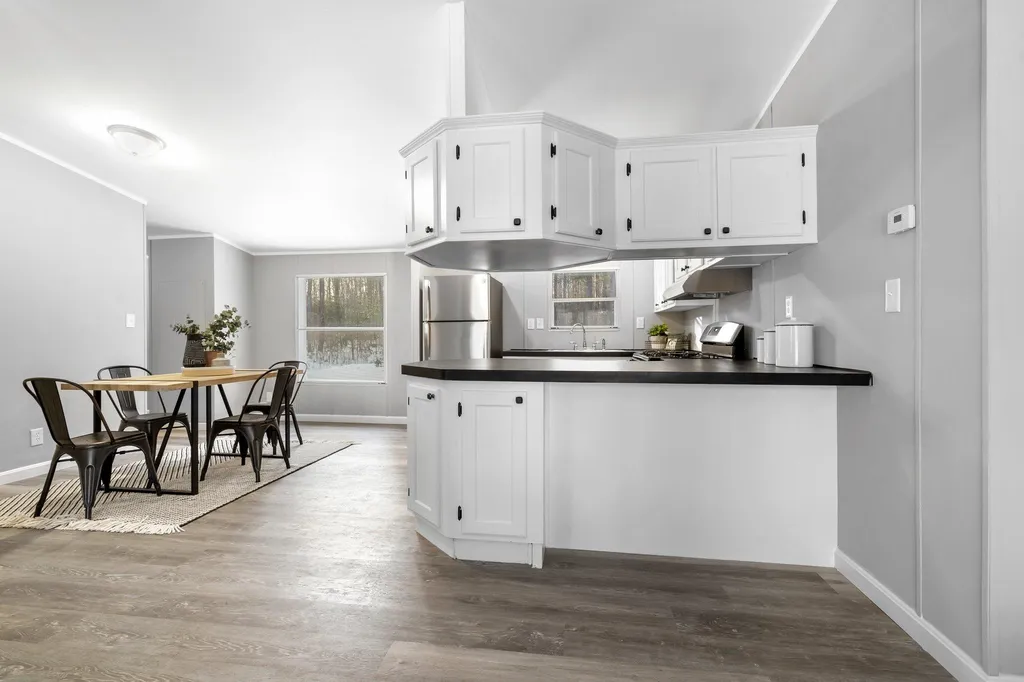 12 Roy Street Raymond NH 03077
